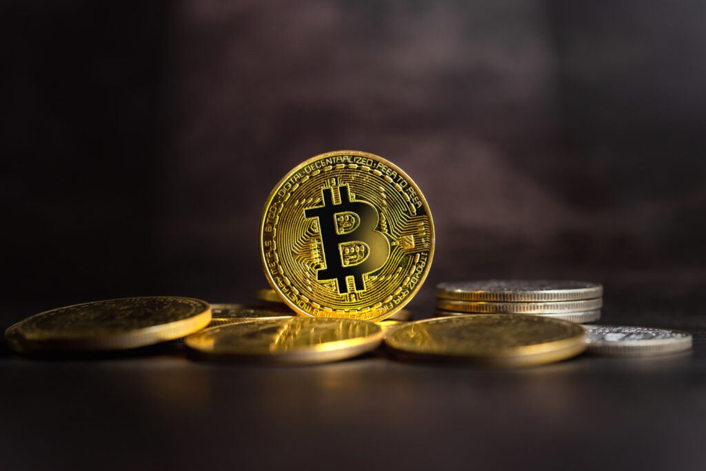 L'économiste de renom Peter Schiff réfute la montée en flèche du Bitcoin et conteste l'équivalent en or