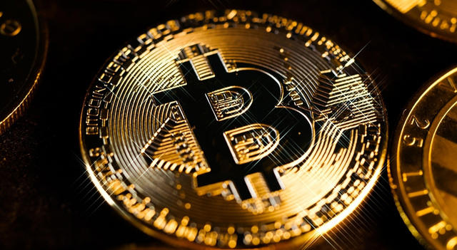 Bitcoin Surges, Driven by ETF Optimism and Regulatory Expectations