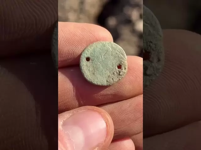 Die 1.700 Jahre alte römische Münze verwandelte sich von den Pictish Tribes in Schmuck! 😮