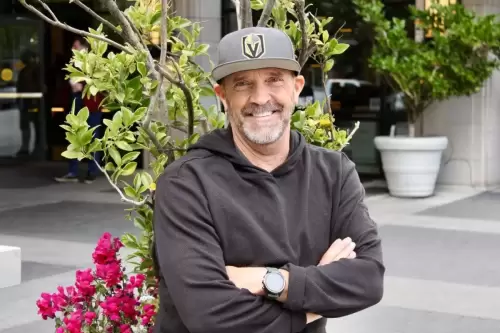 Véritier de transplantation Simon Keith pour héberger un gala à Victoria