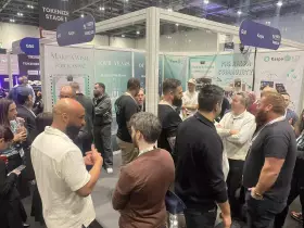 Chris Hutchinson 𐤊